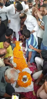 राजू श्रीवास्तव का निधन, बेटे आयुष्मान ने किया अंतिम संस्कार