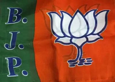 गुजरात चुनाव : बागियों से परेशान भाजपा ने की सख्त कार्रवाई, असर कम करने की तैयारी