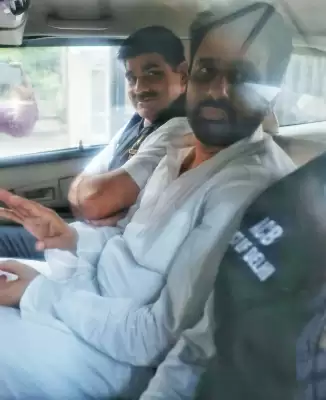 आप विधायक अमानतुल्ला खान एम्स से हुए डिस्चार्ज, आज कोर्ट में पेशी