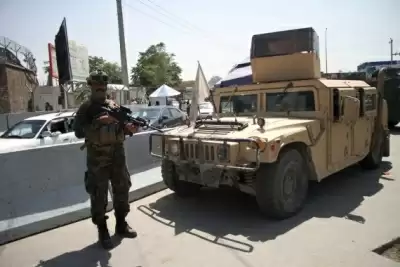 काबुल में पूर्व अफगान सैनिकों और सरकारी कर्मचारियों से बदला ले रहे हैं तालिबान लड़ाके