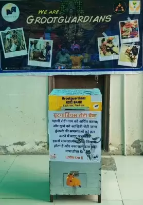 गाय और कुत्तों को पहला और अंतिम ग्रास खिला रहा काशी का रोटी एटीएम