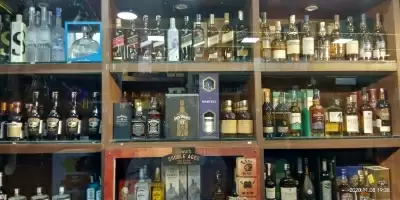 दिल्ली सरकार ने शराब नीति को उदार बनाने के लिए रिश्वत ली : कांग्रेस