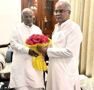 मोदी बनाम राहुल की सियासी जंग से छत्तीसगढ़ कांग्रेस बेफिक्र