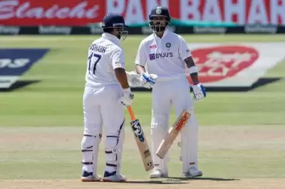 तीसरा टेस्ट : लंच तक भारत का स्कोर 130/4, साउथ अफ्रीका पर 143 रनों की बढ़त