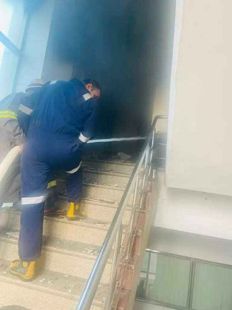 नोएडा : इन्वर्टर की बैटरी फटने से एसेंशियल ऑयल कंपनी में लगी आग, जन हानि नहीं