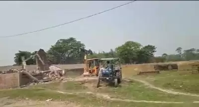 बिहार में पंचायत भवन तोड़कर निकली सामग्रियों की कर दी गई बिक्री!