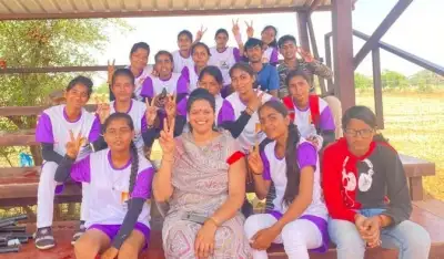 राजस्थान की एक सरपंच लड़कियों के कल्याण के लिए अपनी सैलरी दान करती है