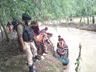 जम्मू-कश्मीर पुलिस ने पशुओं सहित बंजारा परिवार को बचाया