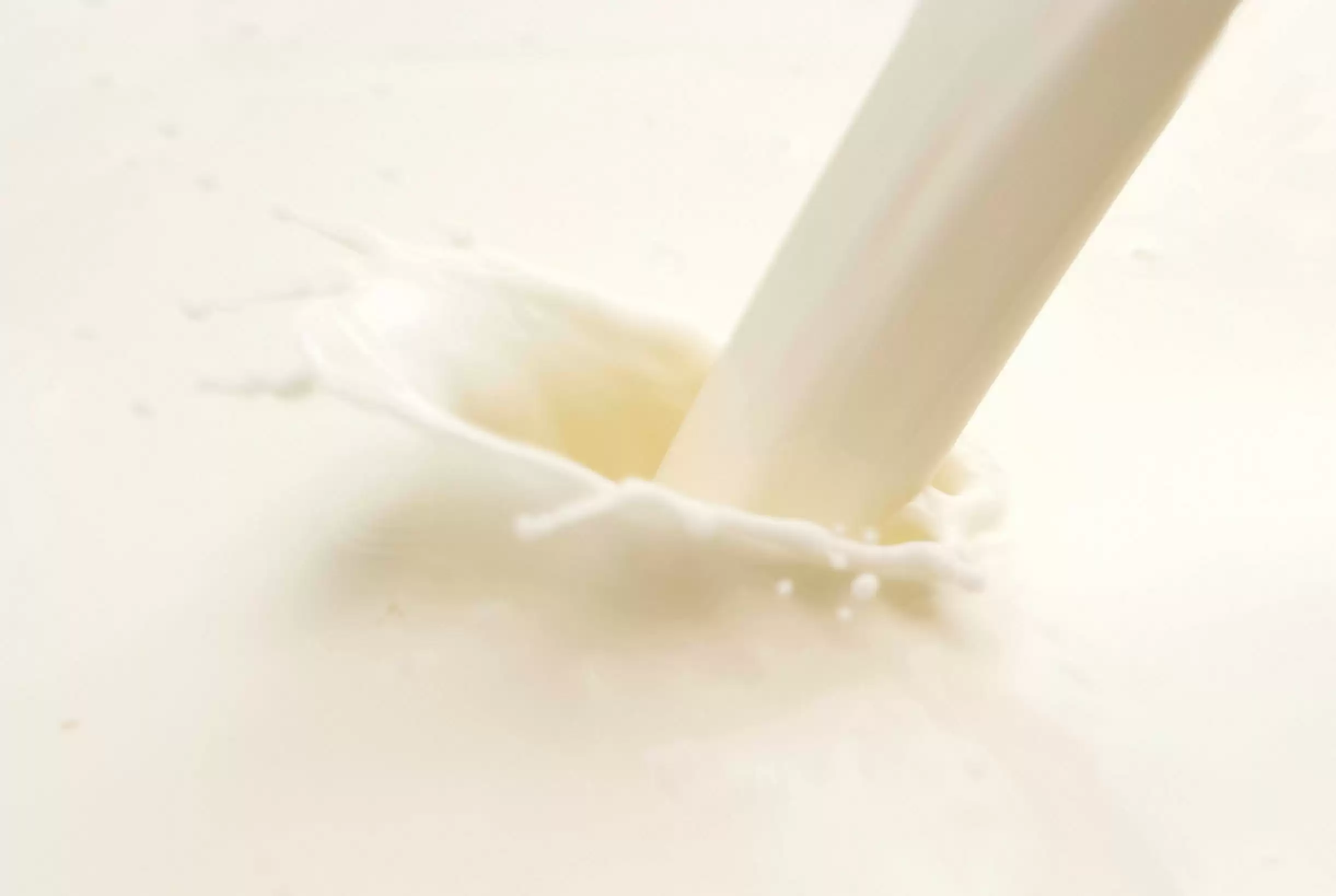 दूध कभी मत पीना, जानिये दूध पीने के 9 जानलेवा नुक्सान