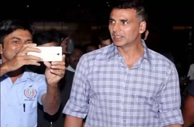cinema news: police ने किया गिरफ्तार, Akshay Kumar से मिलने उनके घर में घुसा फैन