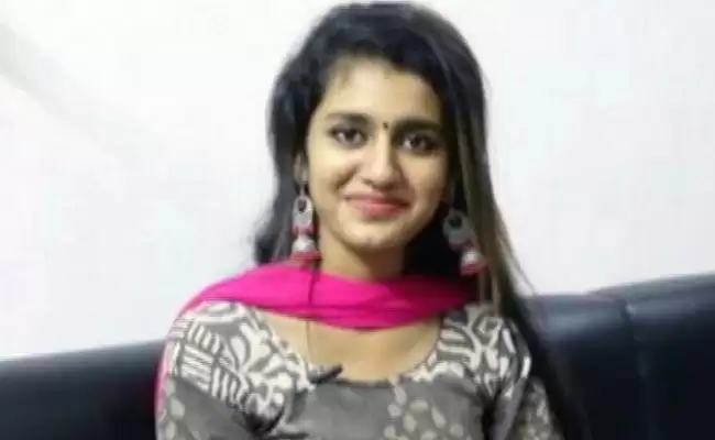 प्रिया प्रकाश के खिलाफ हैदराबाद के दो लोगों ने सुप्रीम कोर्ट में अर्जी देकर अल्लाह की तौहीन का इल्जाम लगाया