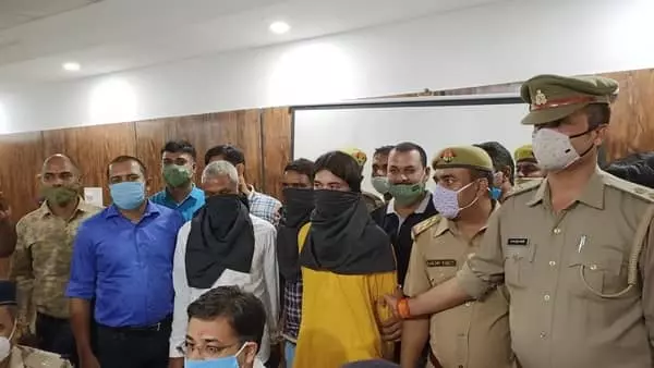 भगवा के आड़ में जमीनी विवाद ,रंजिश को दिया अंजाम ,महंत सहित 7 गिरफ्तार