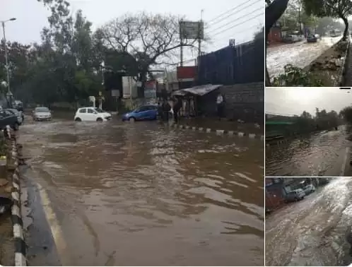 दिल्ली में बारिश के कारण सडको पर हुआ जलभराव