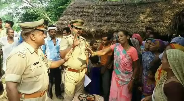 महोली के जगन्नाथपुर गांव में डबल मर्डर, चाकुओं से गोद कर पति-पत्नी की नृशस हत्या एसपी मौके पर