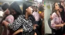 लडकियों ने मेट्रो के अंदर खुलेआम की अश्लीलता हरकते विडियो देखकर उड़ जायेगे होश