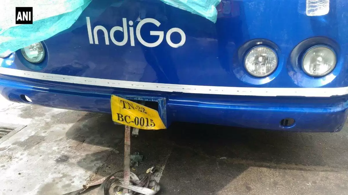 चेन्नई एअरपोर्ट पर इंडिगो पैसेंजर बस में लगी आग