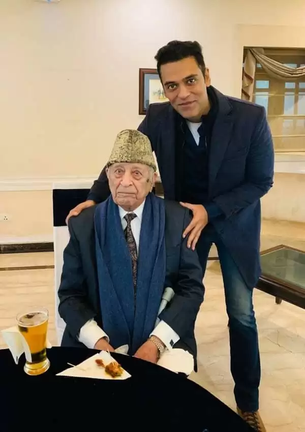 Bollywood Actor Samir ने अपने नानाजी का Birthday किया Celebrate