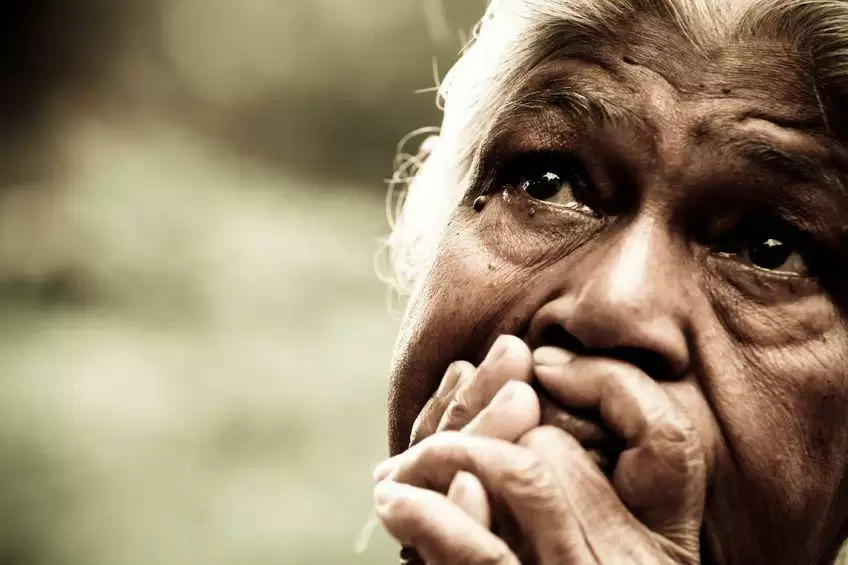 माँ सोशल मीडिया पर है मगर घरों में नहीं... मदर डे स्पेशल