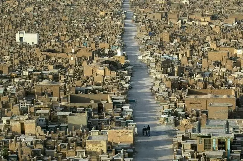 यह है दुनिया का सबसे बड़ा कब्रिस्तान