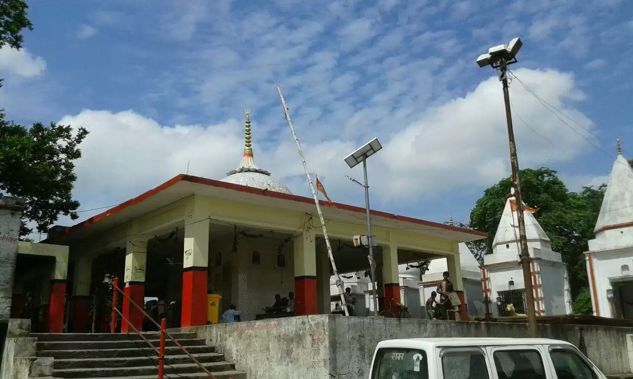 अद्भुत चमत्कार बन्द शिव मंदिर में यहां कोई रोज कर जाता है पूजा