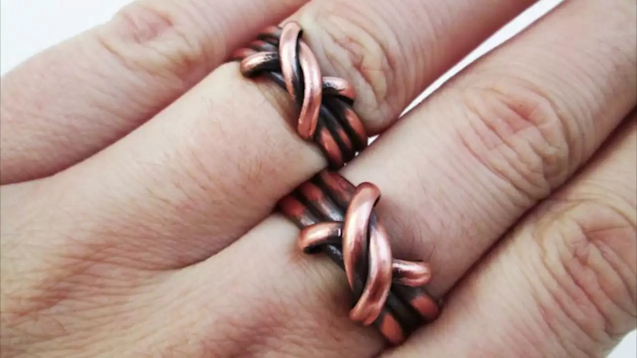 तांबे की अंगूठी पहनने से मिलते हैं ये 8 लाभ जानिए किस उंगली में पहनें