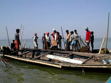 नौसेना के किया 15 मछुआरों को गिरफ्तार