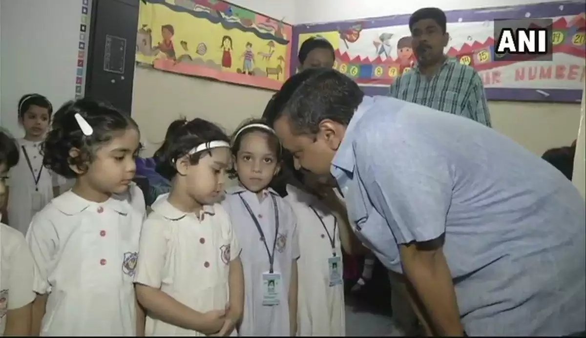 9 जुलाई को बंदी बनाये गए बच्चों से मिलने पहुचे दिल्ली के मुख्यमंत्री अरविंद केजरीवाल