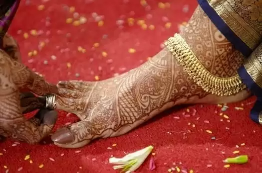 जानिए भारतीय महिलाओ के पैर में बिछिया पहनने की क्या है वजह