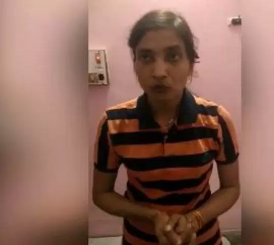 आरोपी सिपाही प्रशांत चौधरी की पत्नी राखी का संदेश सभी काली पट्टी वाली गैंग के लिए देखिए ये विडियो