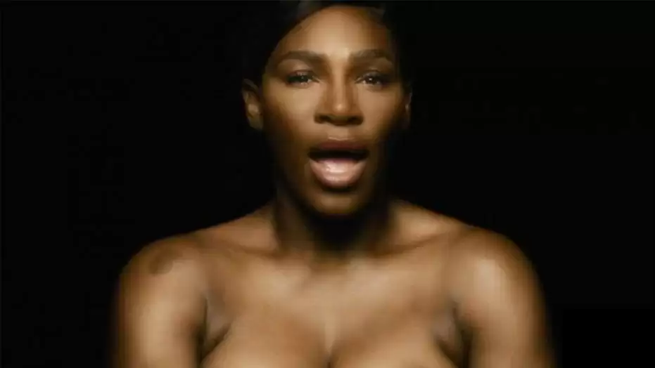 Serena Williams ने टॉपलेस होकर गया गाना देखिए विडियो