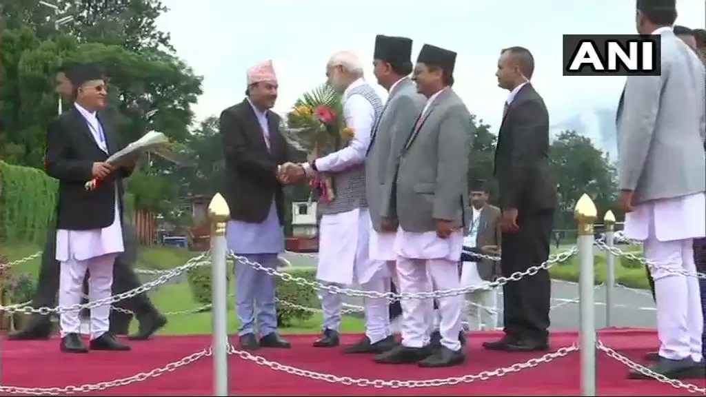 प्रधानमंत्री नरेंद्र मोदी बिम्सटेक शिखर सम्मेलन के लिए काठमांडू पहुंचे नेपाल के रक्षा मंत्री ने स्वागत किया