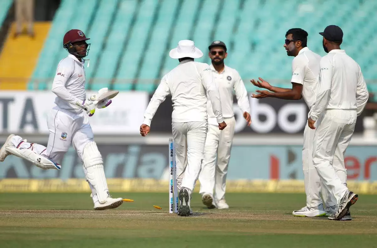INDvWI India के गेंदबाजों ने West Indies 4 बल्लेबाजो को किया आउट