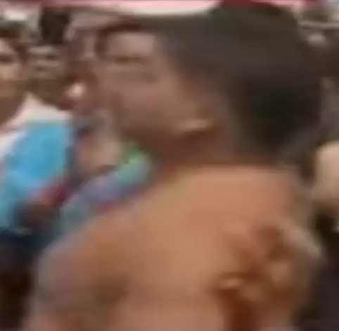 लालू की रैली में कार्यकर्ता ने किया नंगा नाच
