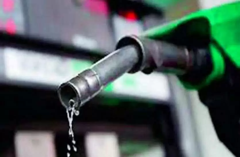 तेल कंपनियों ने चुनाव के बाद पेट्रोल के दामों में की बढ़ोतरी