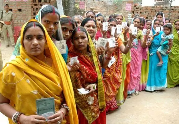 बिहार चुनाव तीसरा चरण: 10 बजे तक 14 फीसदी वोटिंग