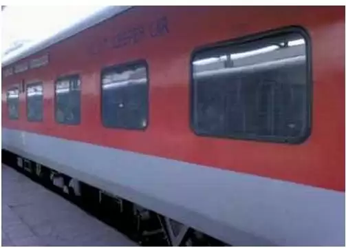 रेलवे यात्रियों को सुविधा बढ़ाने के साथ ही किराया भी बढ़ाने की तैयारी