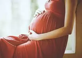 महिलाओं को गर्भवती होने के बाद क्यों आती है उल्टियां जाने कारण