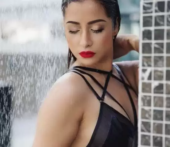 TV Actress Madhura Naik ने Bold अंदाज से आई नजर