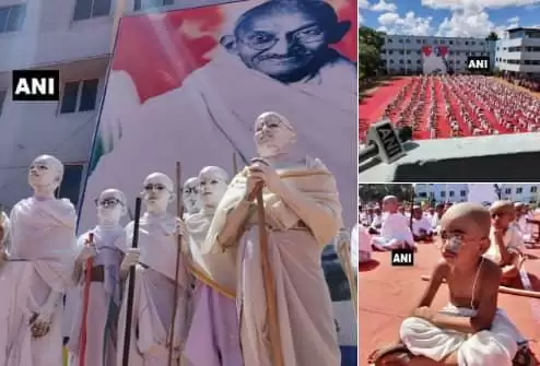 तमिलनाडु : 150 वीं जयंती पर छात्रो ने राष्ट्रपति महात्मा गांधी की तरह पहने कपड़े