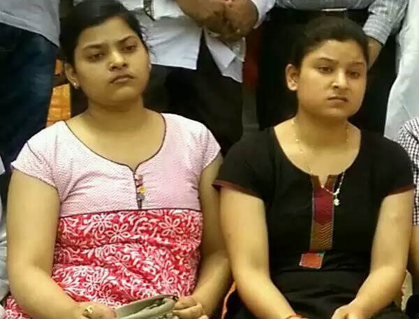 बेटियों ने लगायी CBI से अपने माता-पिता और भाई के हत्यारों को पकड़ने की गुहार