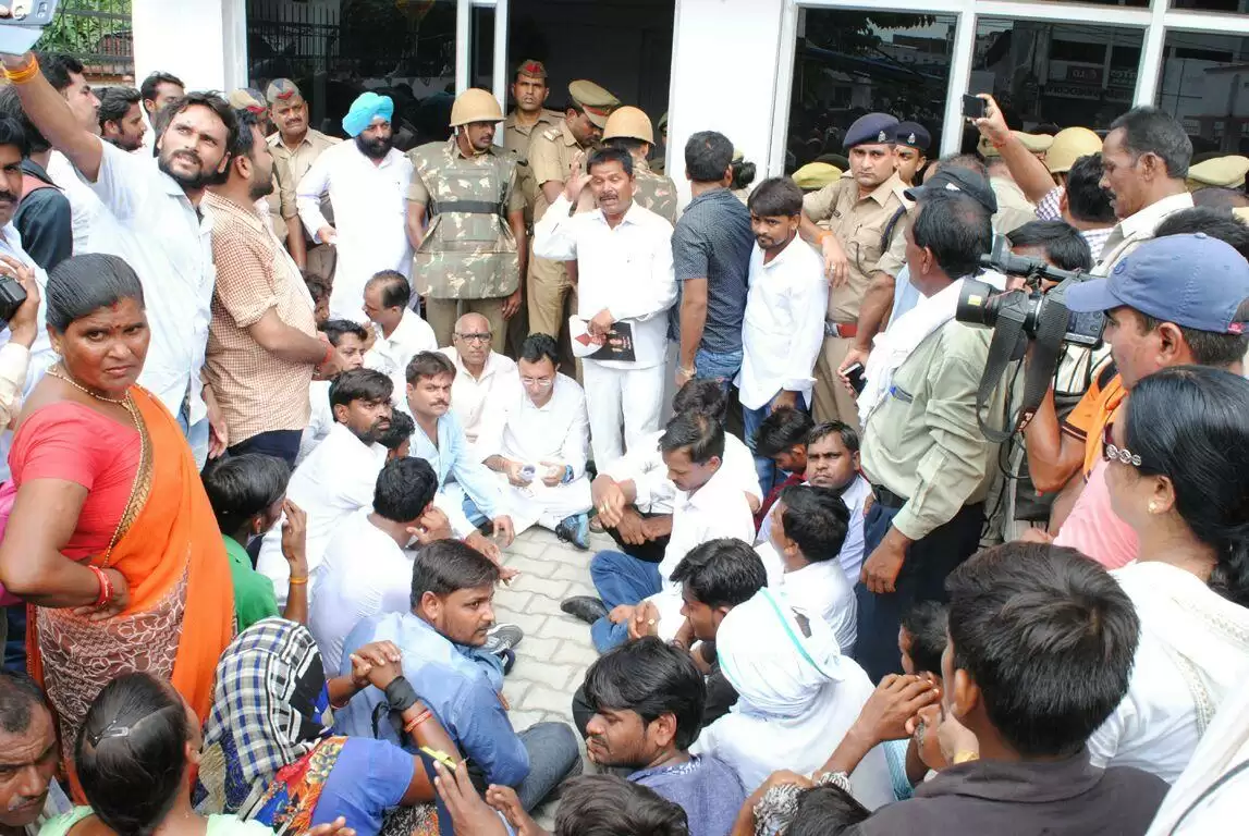 पूर्व मंत्री ने कहा सीतापुर की पुलिस पूरी तरह नाकारा