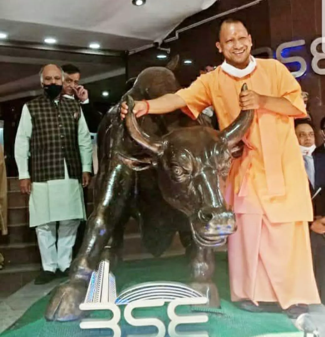 Noida Film City -CM Yogi को मिला Caption If U R the Bull Im Bulldozer