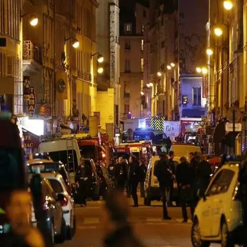 पेरिस में आतंकी हमला,१५३ मौतें