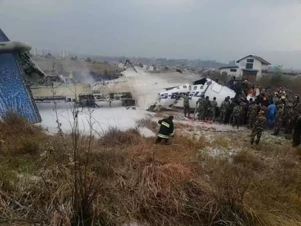 काठमांडू एयरपोर्ट के रनवे पर क्रैश हुआ विमान