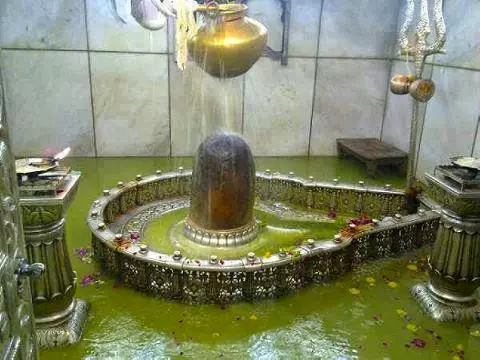 सावन महीने में जल से क्यों क्रोधित हो जाते है भगवान् शिव