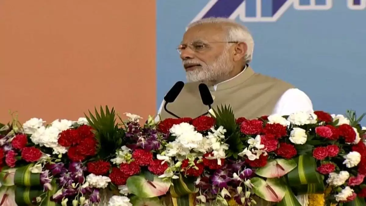 PM मोदी ने मुंबई में 33 हज़ार करोड़ रुपए से अधिक के प्रोजेक्ट्स का शिलान्यास किया