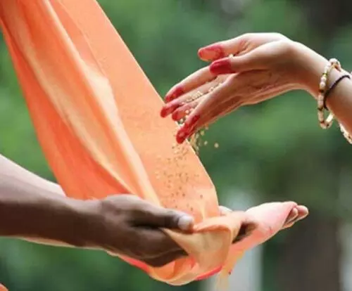 Makar Sankranti 2021: संक्रांति पर करें इन चीजों का दान, मिलेगा ये सब