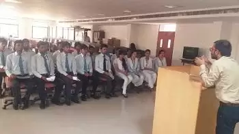 कैम्पस प्लेस में चयनित हुए कई छात्र