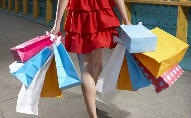 वीडियो: इन लड़कियों ने शॉपिंग कर दुकानदार का किया हाल बुरा