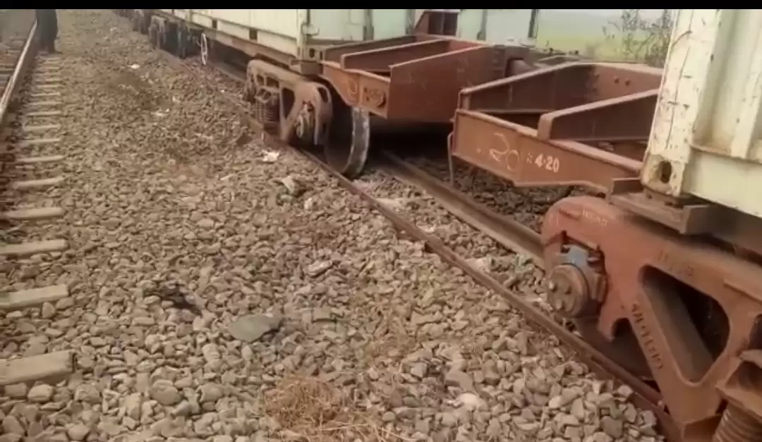 ट्रेन के 8 डिब्बे उतरे ट्रैक से बाराबंकी के पास हुआ हादसा